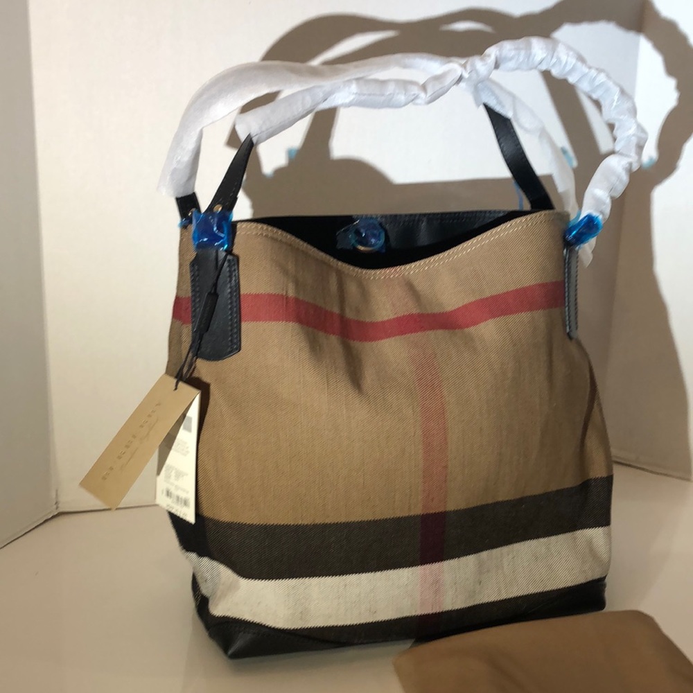 Authentic Burberry Canvas Check Medium Tote 👜 - Picture 6 of 15